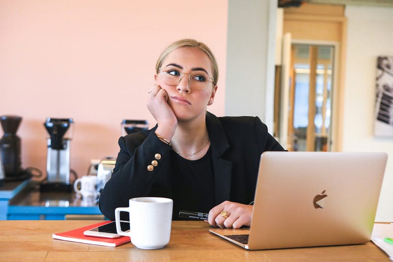 Job Interview Questions to Avoid + Ones That Impress (with AI Resume Builder Tips)
