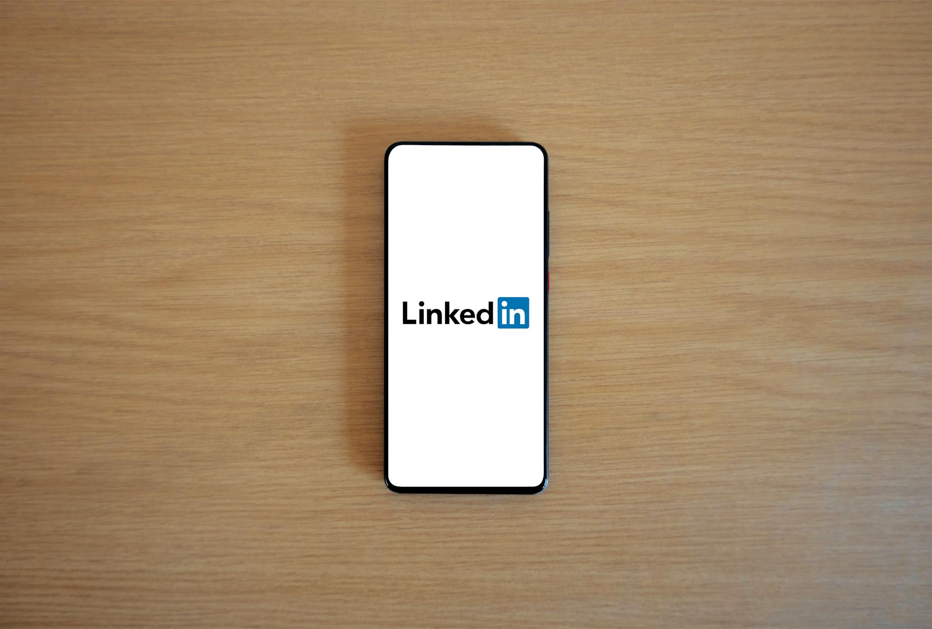 Crafting the Perfect LinkedIn Headline for Job Seekers
