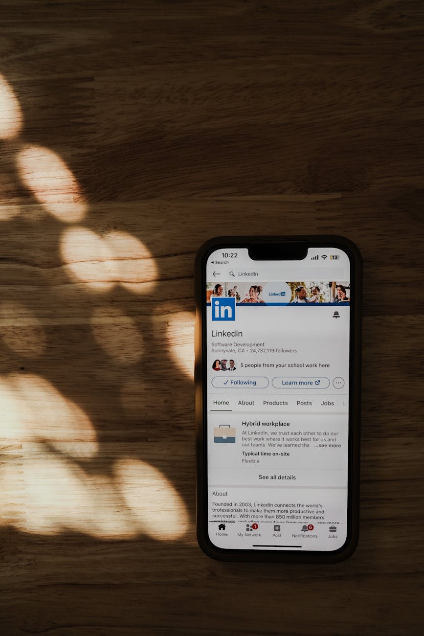 LinkedIn Essentials: Crafting a Winning Profile for 2025