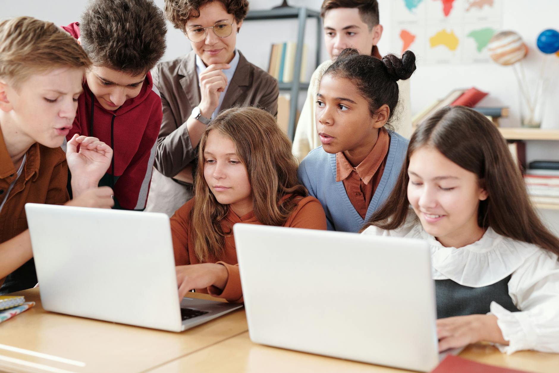9 AI Tools for Teachers in 2025 — Inside and Outside the Classroom